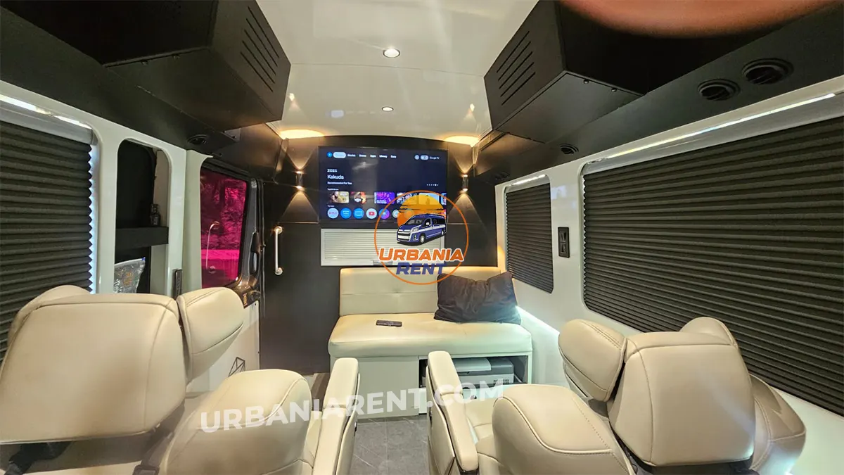 Look of Urbania Van Look of Urbania Van